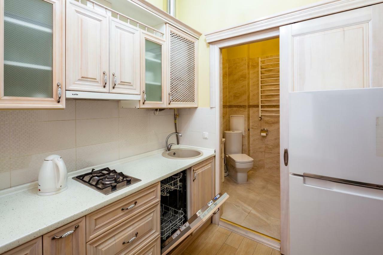 Romari Проспект Свободи 31 Lviv Extérieur photo