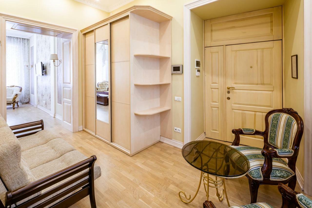 Romari Проспект Свободи 31 Lviv Extérieur photo